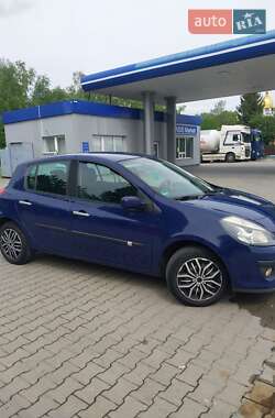 Хэтчбек Renault Clio 2006 в 