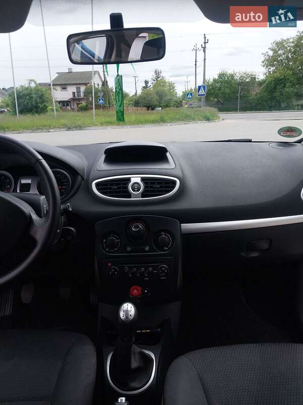 Хэтчбек Renault Clio 2006 в Владимире