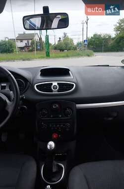 Хэтчбек Renault Clio 2006 в 