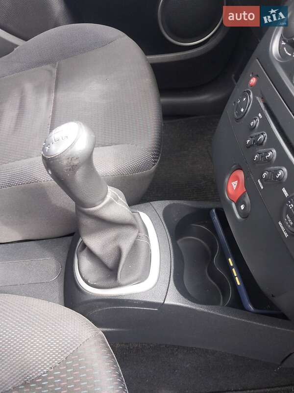 Хэтчбек Renault Clio 2006 в Владимире