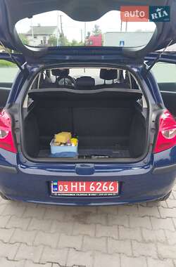 Хэтчбек Renault Clio 2006 в 