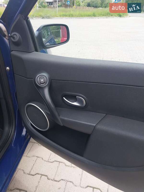 Хэтчбек Renault Clio 2006 в Владимире