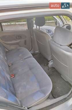 Хетчбек Renault Clio 2000 в 