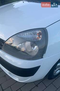 Хэтчбек Renault Clio 2005 в 