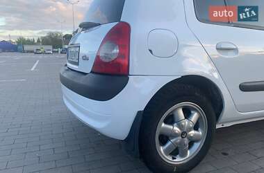 Хэтчбек Renault Clio 2005 в 