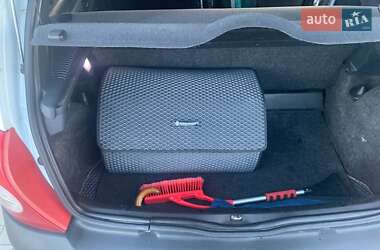 Хэтчбек Renault Clio 2005 в 