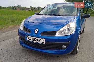 Хэтчбек Renault Clio 2005 в 