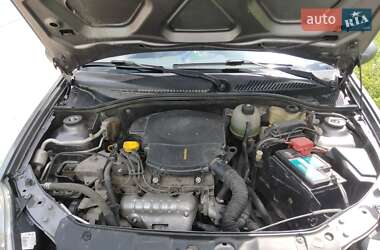 Седан Renault Clio 2010 в 