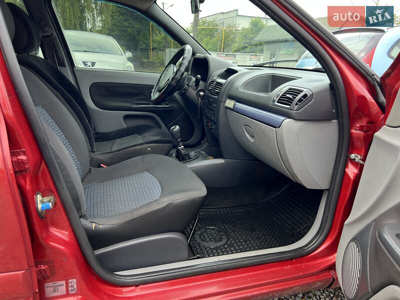 Хетчбек Renault Clio 2006 в Шептицькому