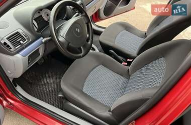 Седан Renault Clio 2006 в 