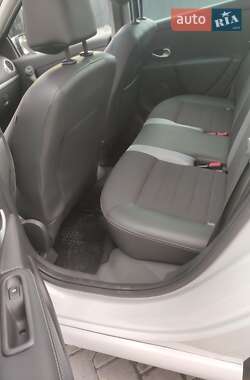 Хэтчбек Renault Clio 2011 в 