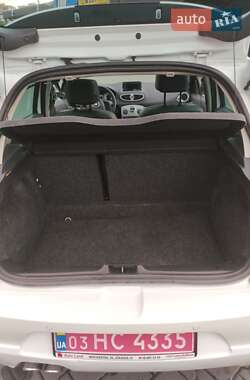 Хэтчбек Renault Clio 2011 в 