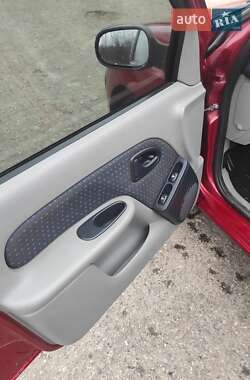 Седан Renault Clio 2005 в 