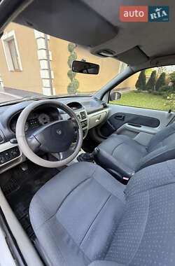 Седан Renault Clio 2005 в 