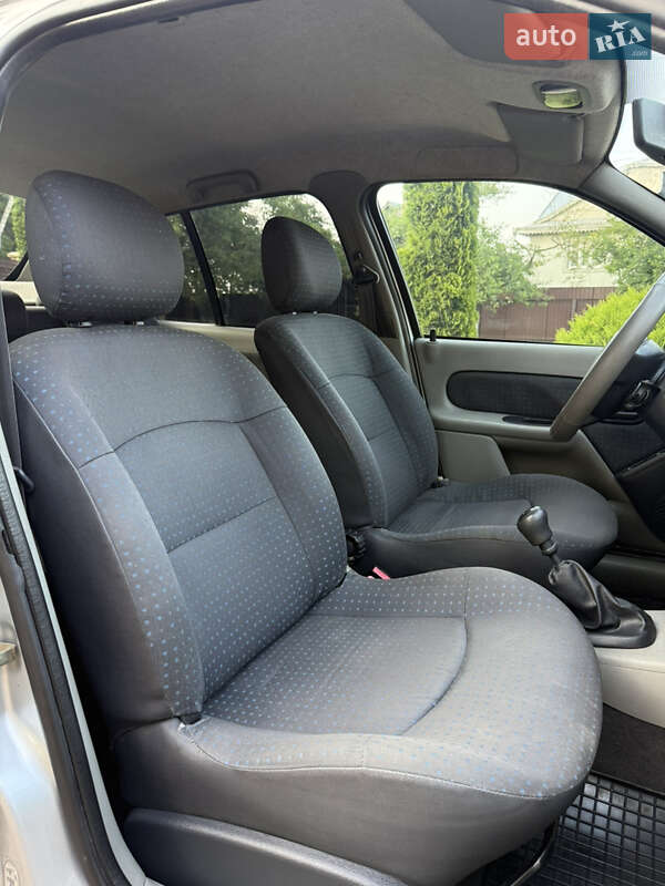 Седан Renault Clio 2005 в Косове