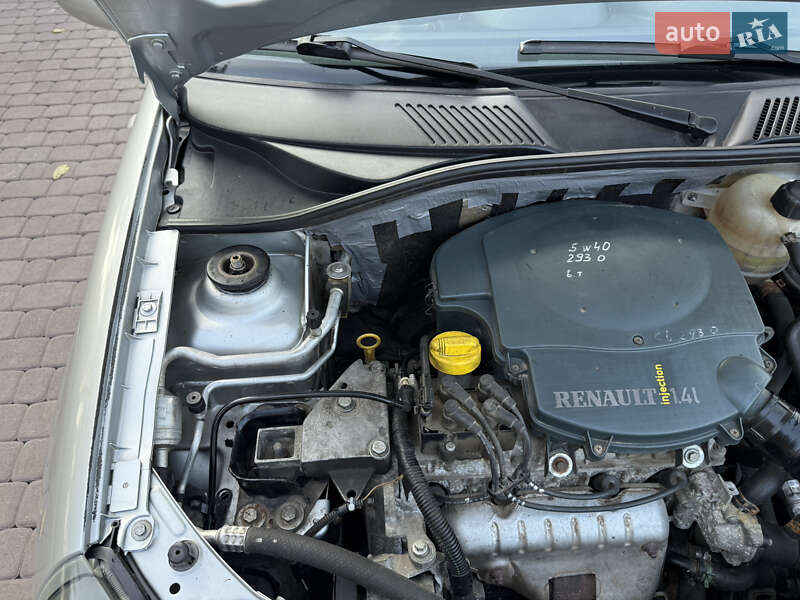 Седан Renault Clio 2005 в Косове
