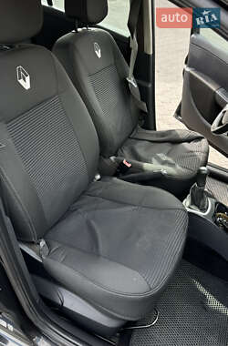 Хэтчбек Renault Clio 2010 в 
