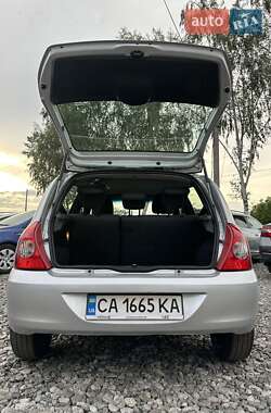 Хэтчбек Renault Clio 2010 в 