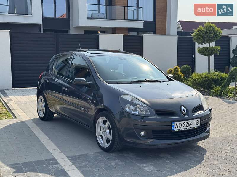 Хэтчбек Renault Clio 2009 в 