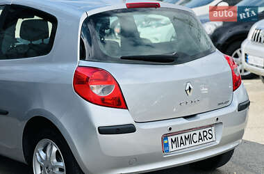 Хэтчбек Renault Clio 2006 в 