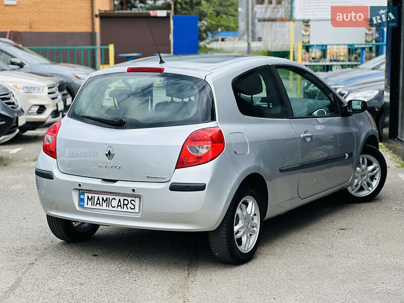 Хэтчбек Renault Clio 2006 в Харькове