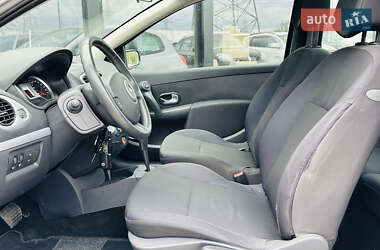 Хэтчбек Renault Clio 2006 в 