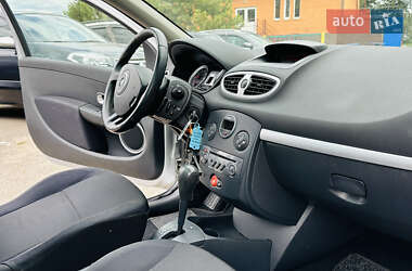 Хэтчбек Renault Clio 2006 в 