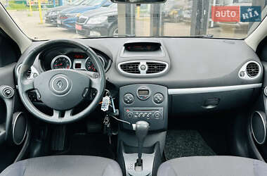 Хэтчбек Renault Clio 2006 в 
