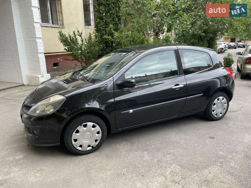Хэтчбек Renault Clio 2006 в Виннице