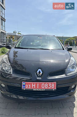 Хэтчбек Renault Clio 2006 в 