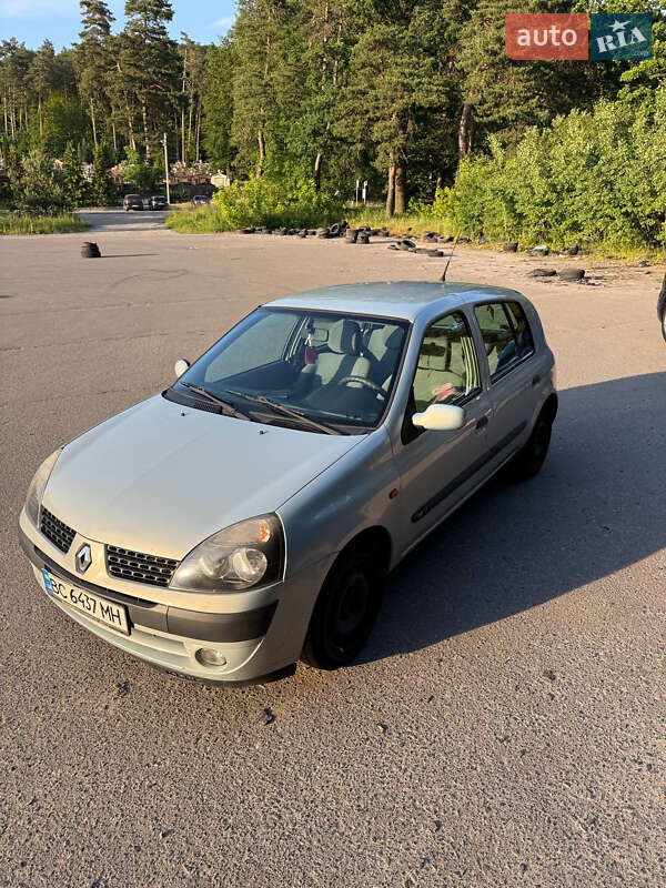 Хэтчбек Renault Clio 2002 в 