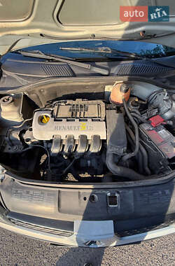 Хэтчбек Renault Clio 2002 в 