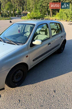 Хэтчбек Renault Clio 2002 в 