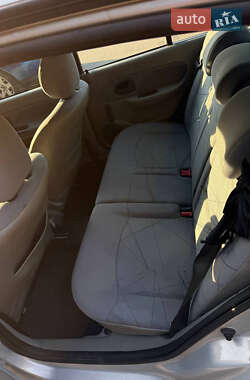 Хэтчбек Renault Clio 2002 в 