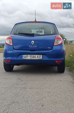 Хэтчбек Renault Clio 2011 в 