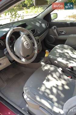 Хэтчбек Renault Clio 2006 в 