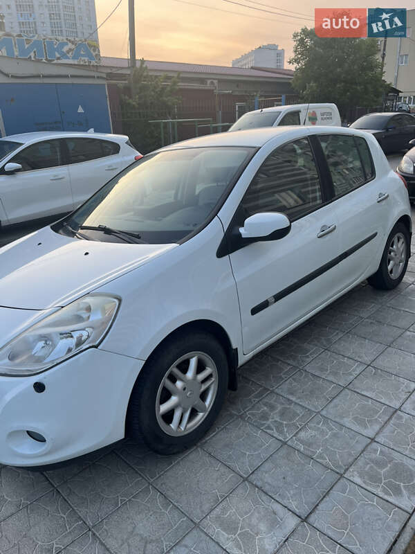 Хэтчбек Renault Clio 2011 в Чернигове