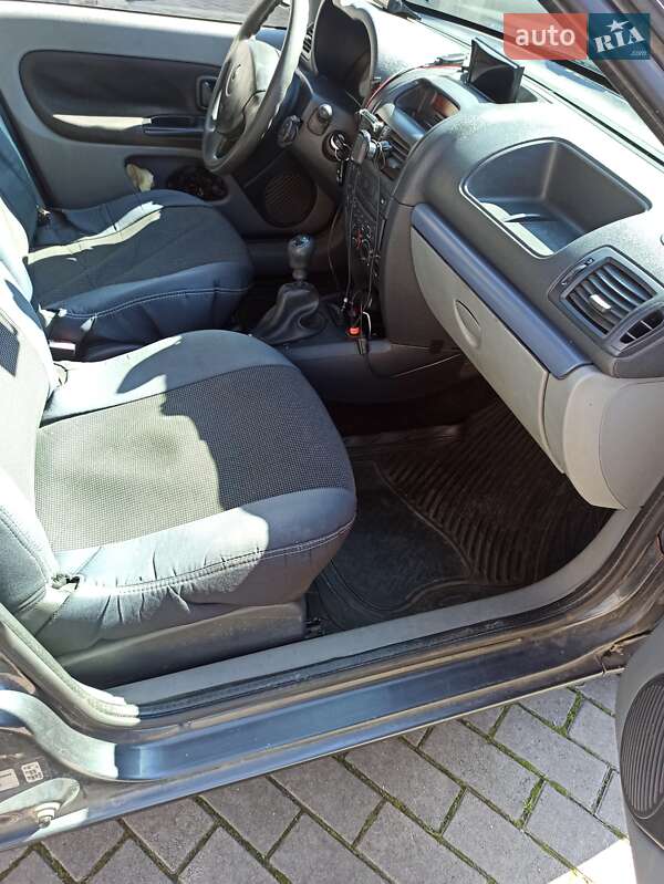 Седан Renault Clio 2008 в Луцке