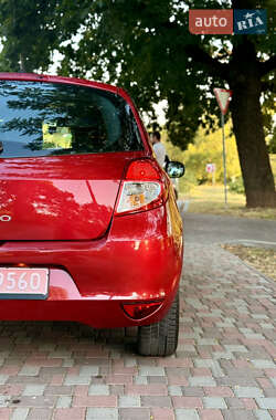 Хэтчбек Renault Clio 2010 в 