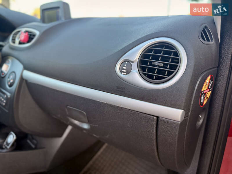 Хетчбек Renault Clio 2010 в Кропивницькому