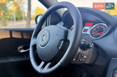 Хэтчбек Renault Clio 2010 в 