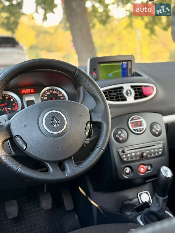 Хетчбек Renault Clio 2010 в Кропивницькому