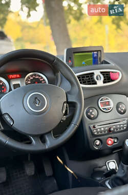 Хэтчбек Renault Clio 2010 в 