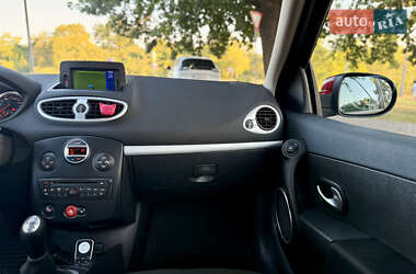 Хэтчбек Renault Clio 2010 в 