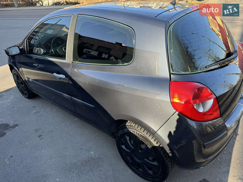 Хэтчбек Renault Clio 2005 в Луцке