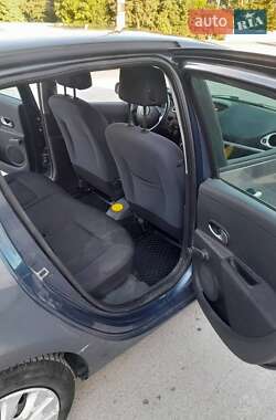 Хэтчбек Renault Clio 2006 в 