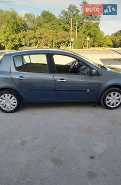 Хэтчбек Renault Clio 2006 в 