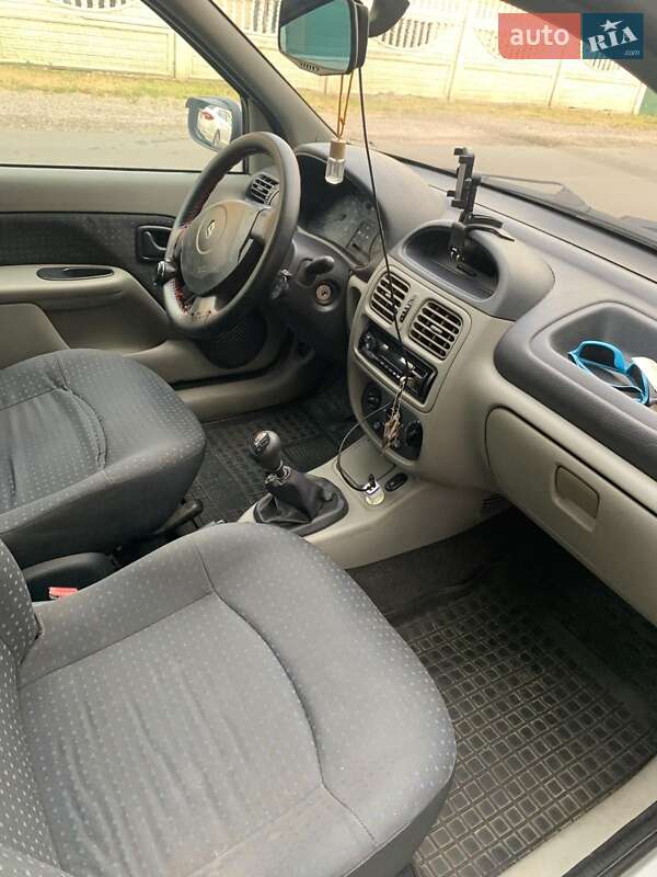 Седан Renault Clio 2005 в 