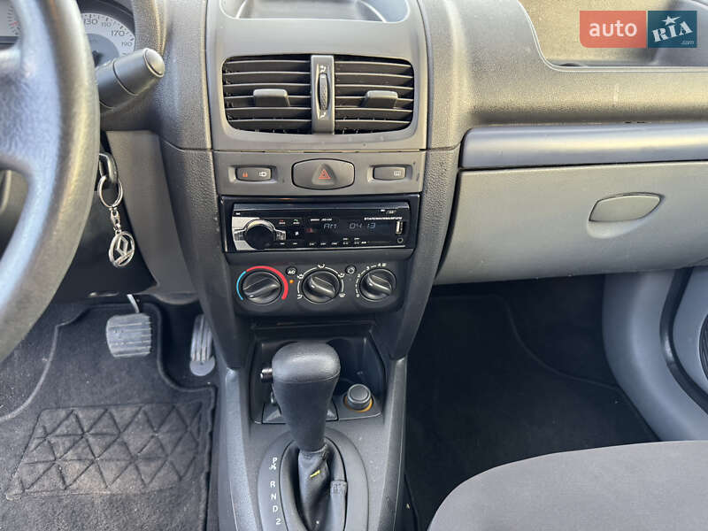 Седан Renault Clio 2008 в Киеве