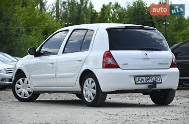 Хэтчбек Renault Clio 2010 в 